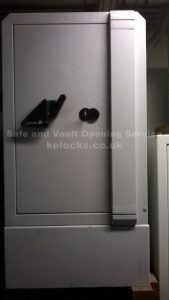 fichet-safe-10 Fichet Silver Coffre Fort with lost keys opened by Jason Jones of Key Elements